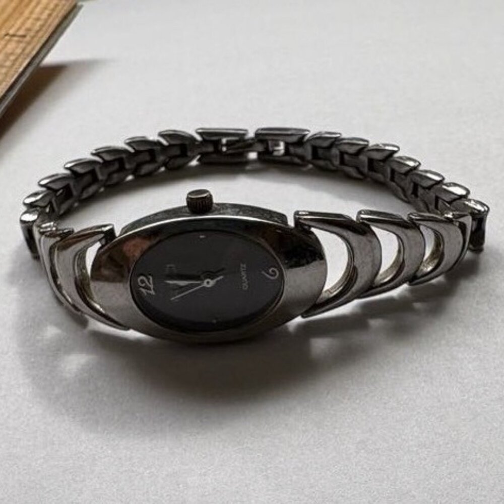 Gucci Silver Bracelet Band With Blue Analog Face Battery Watch  - New Battery